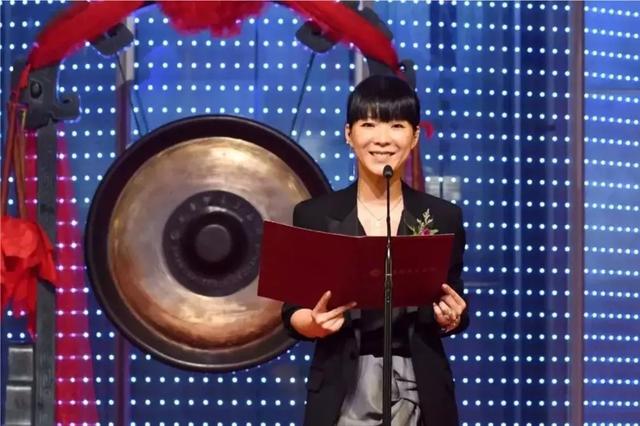 女装店铺完整分析，销售百亿的女装品牌DAZZLE如何从一个温州的小商铺走向上市