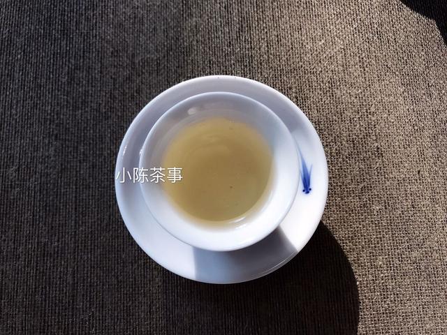 白茶喝起来的口感和特点，为什么不同时间喝