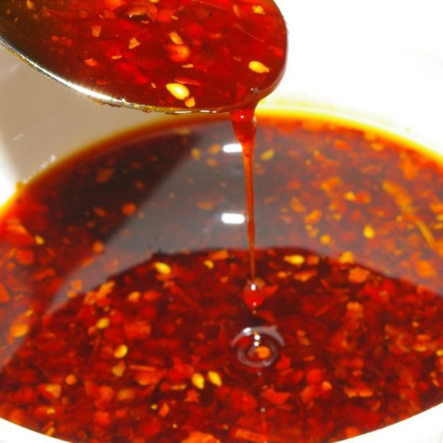 70岁婆婆制作油辣子的配方，油辣子怎么做简单又香又辣秘方