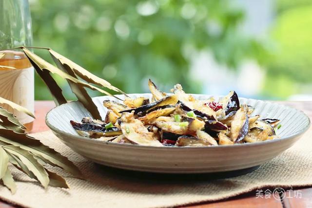 炸茄子简单酥脆好吃不吸油，炸茄子多3步外酥里嫩