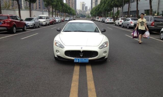 路边白实线变道扣几分，谨慎行驶 告别压线！