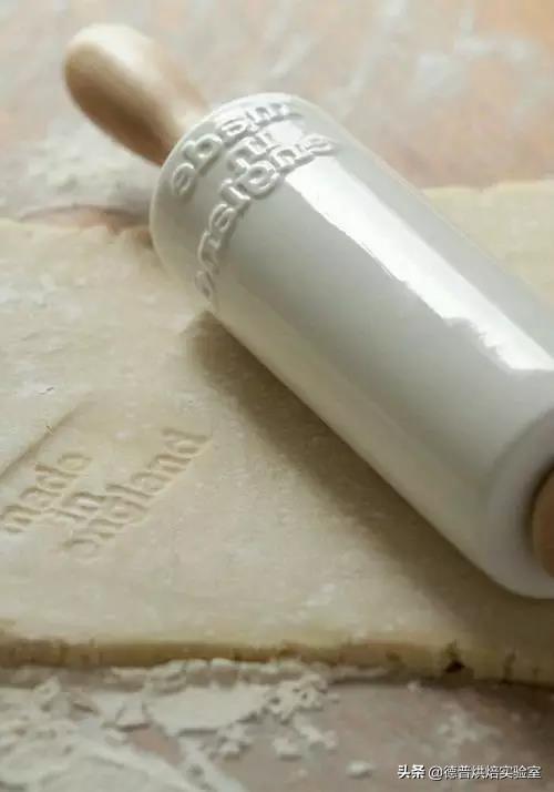 擀面杖如何制作，有时候擀面杖也能做出艺术甜品