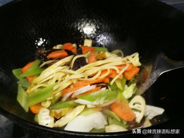 烧什锦简单好吃，零失败番茄香菇什锦菜