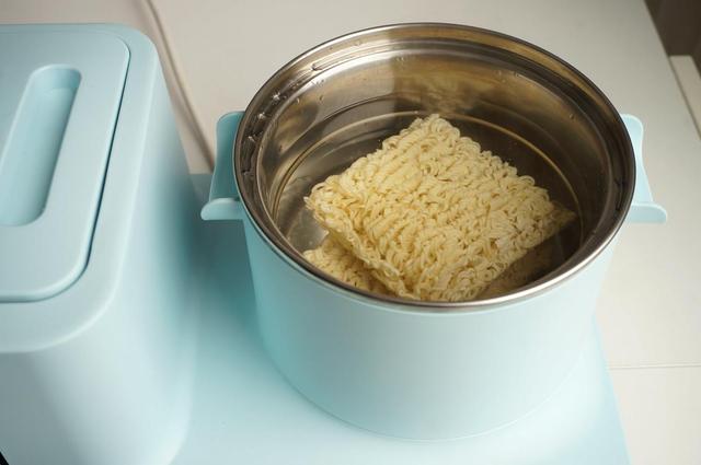 方便面的各种吃法，方便面各种吃法大全（看00后吃泡面，难怪不长肉了）