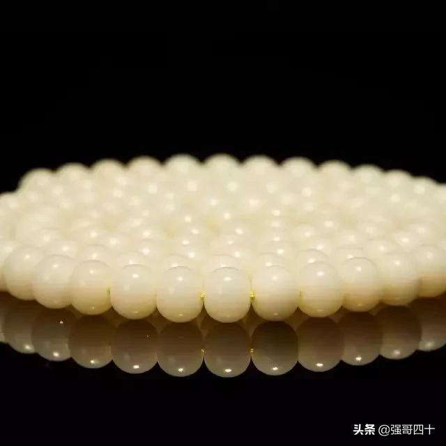 文玩手串怎么盘玩最好，八大热门手串正确把玩姿势