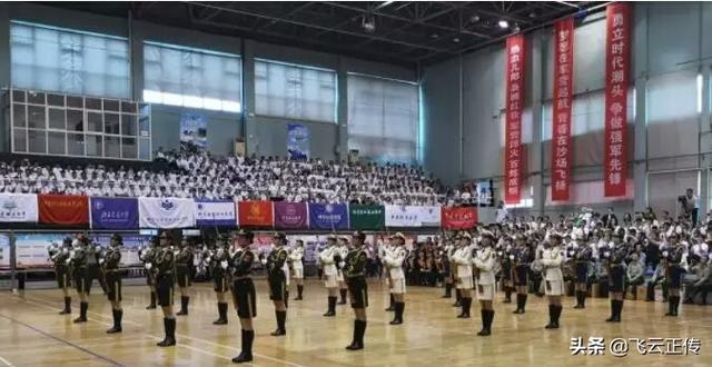 女仪仗兵加班训练，女兵仪仗队每天训练8小时