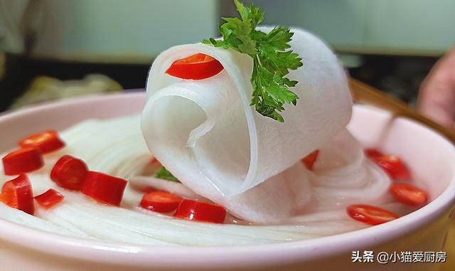 雪碧泡萝卜条的做法甜酸脆，这样做出来的雪碧泡萝卜