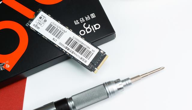 旧笔记本电脑安装m.2固态硬盘，西数M.2固态硬盘不到400元