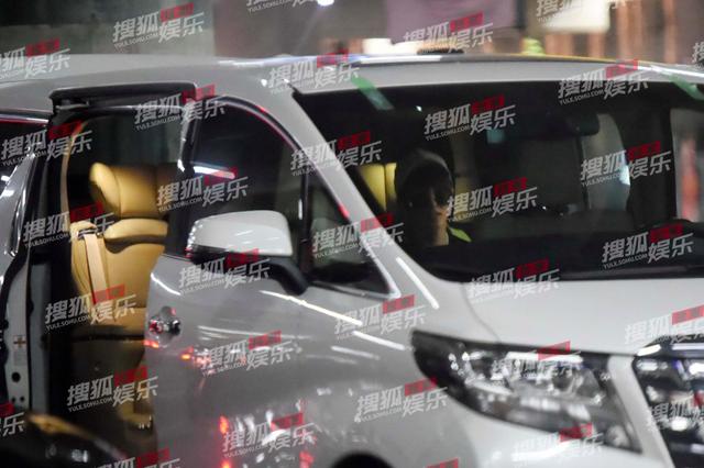 吴京谢楠婚礼现场，吴京谢楠甜蜜互动（真觉得他们是天生的一对）