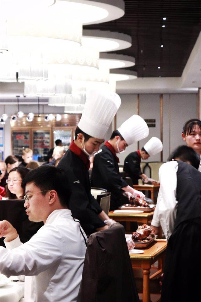 全聚德烤鸭都有什么特色，在上海吃完这四家烤鸭店