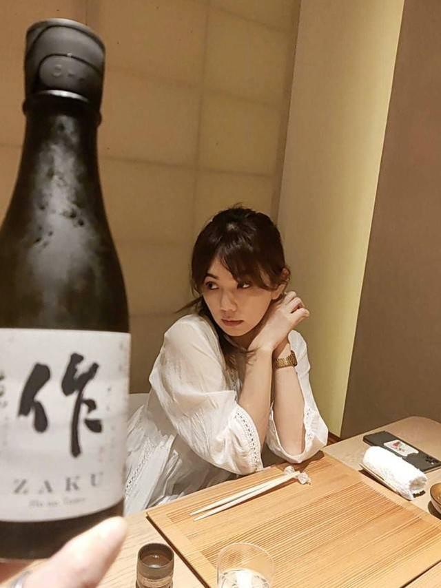 SHE姐妹合體，為陳嘉樺慶39歲生日，姐妹三人穿「團服」太有愛 娛樂八卦吃瓜 第3张