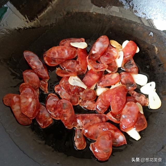 腊肉肠炒荷兰豆的做法教程，荷兰豆炒腊肠的做法简单易学