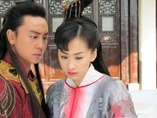 孔雀翎之最强武器，古龙笔下最强暗器排名（武侠剧中杀伤力最大的五大神兵）
