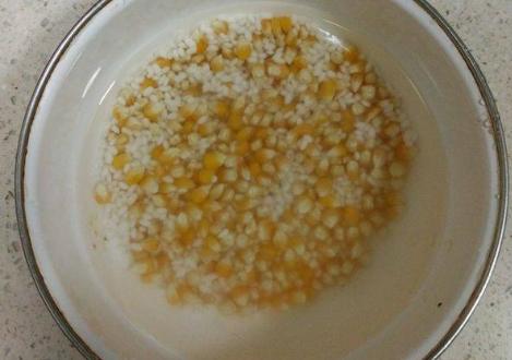 玉米糊糊怎么做，早餐玉米糊糊家常做法（玉米蔬菜糊的做法）