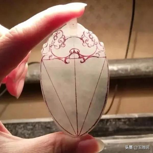 玉石雕刻加工费，翡翠雕刻加工费多少（价值才几百元的翡翠料子）