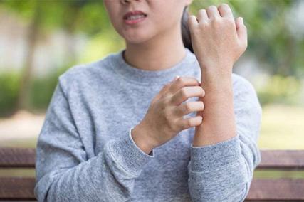 糖尿病引起全身瘙痒(糖尿病引起全身瘙痒用什么药治疗?)