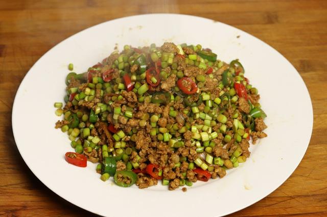 炒蒜苔用焯水吗，炒蒜苔时要不要先焯水（炒蒜苔最忌焯水和直接炒）