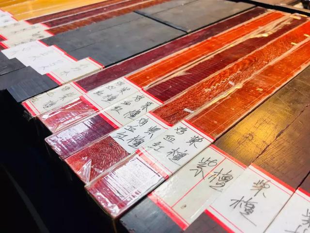 西双版纳江边夜市，西双版纳最火爆的夜市（到西双版纳一定要知道的五件事）