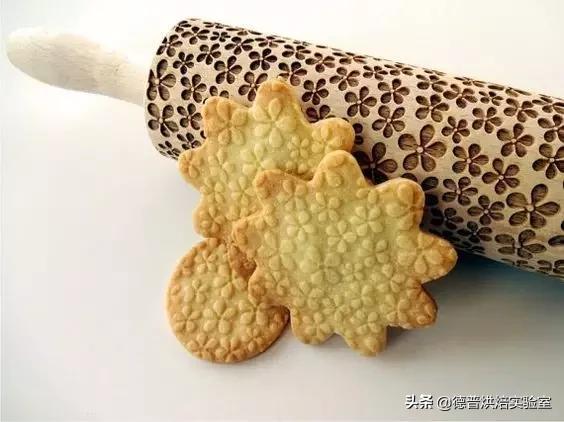 擀面杖如何制作，有时候擀面杖也能做出艺术甜品