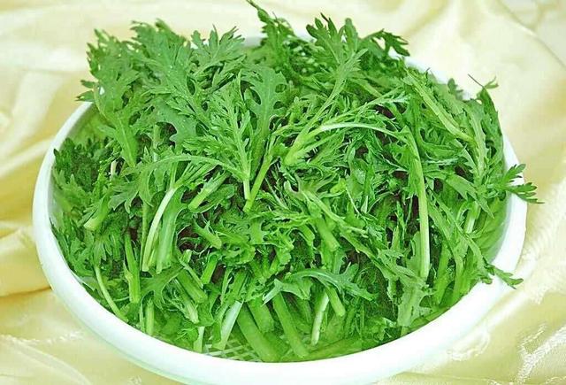 凉拌茼蒿鲜香脆爽，教你做凉拌茼蒿