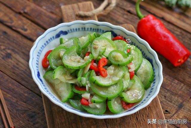 丝瓜怎么炒最好吃，炒丝瓜最正确的做法（保证丝瓜鲜嫩入味不出水）