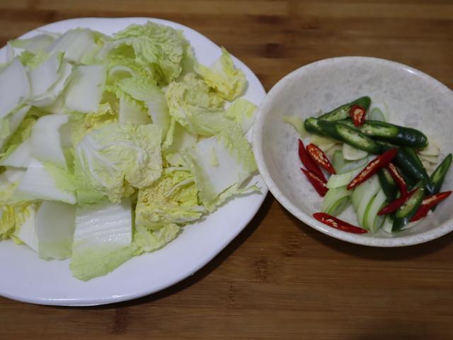 娃娃菜怎么做好吃又简单不用油，娃娃菜这样做不加一滴水