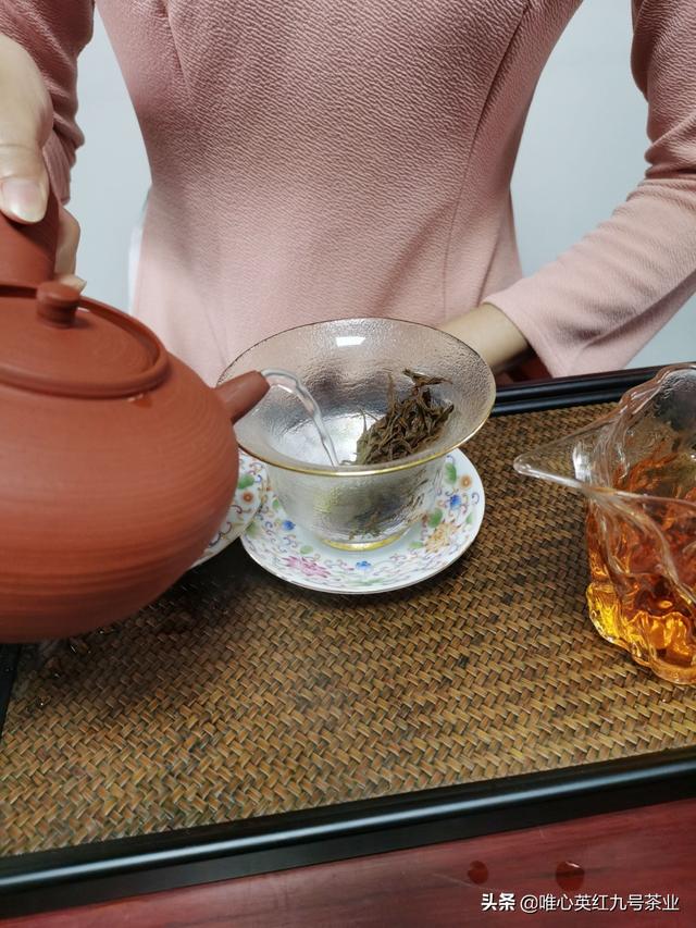 红茶的正确冲泡方法，红茶的正确冲泡方法步骤（该如何冲泡一杯好喝的红茶）