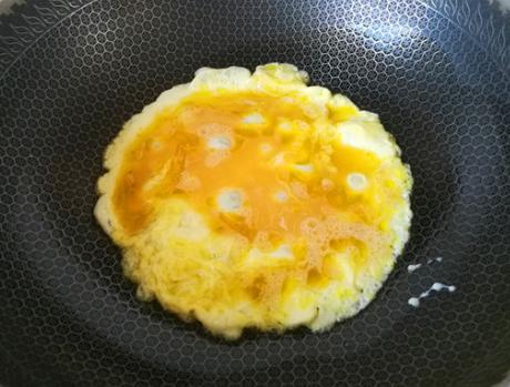 西红柿鲜菇炒鸡蛋家常做法，西红柿鸡蛋炒蘑菇