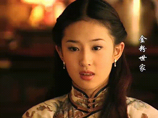 如今的刘亦菲依旧风采迷人，不管正面看还是背后看