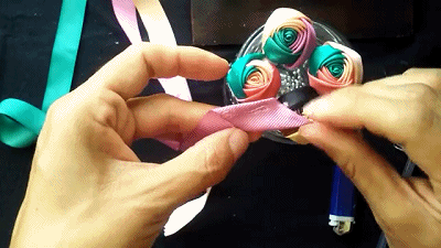 三色丝带玫瑰花朵做法大全，浪漫酷炫的三色丝带玫瑰