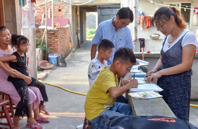 央企和公务员哪个好，央企公务员哪个好（公务员2：1险胜）