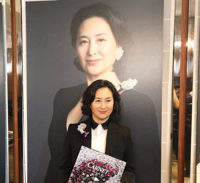 賭王之女何超瓊身份顯赫依舊無法逃脫家族魔咒，攜10億嫁許晉亨 娛樂八卦吃瓜 第21张