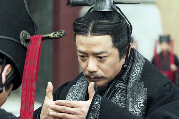 因和秦始皇生母关系复杂，秦始皇的母亲感情纠葛