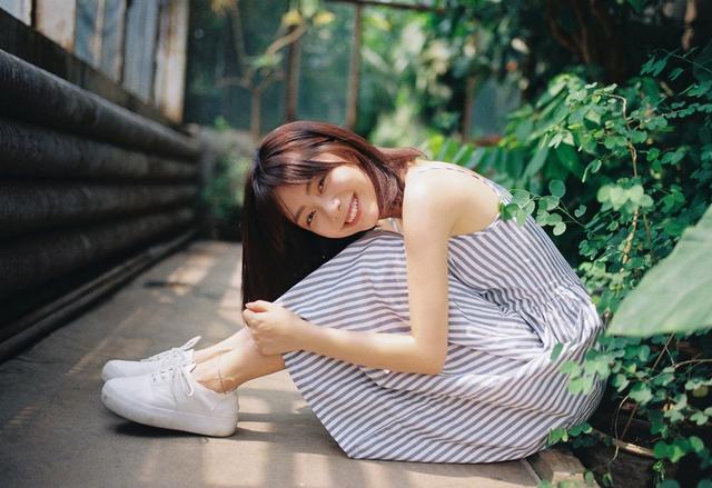 谭松韵简单的同款发型，赵露思、谭松韵牛角包发型