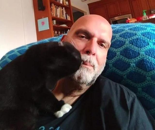 并不是所有人都适合养猫咪，有一部分人根本不适合养喵