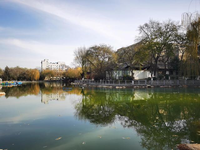 莲湖公园曾是隋唐皇帝举行大典的承天门，明秦王墓