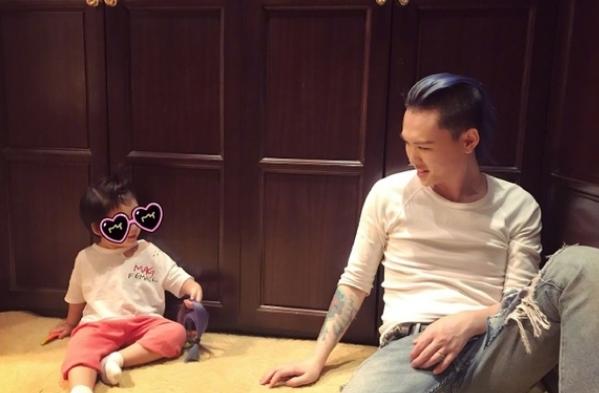张玮最有实力的歌手，音乐疯子张玮从high歌爆红到跑龙套