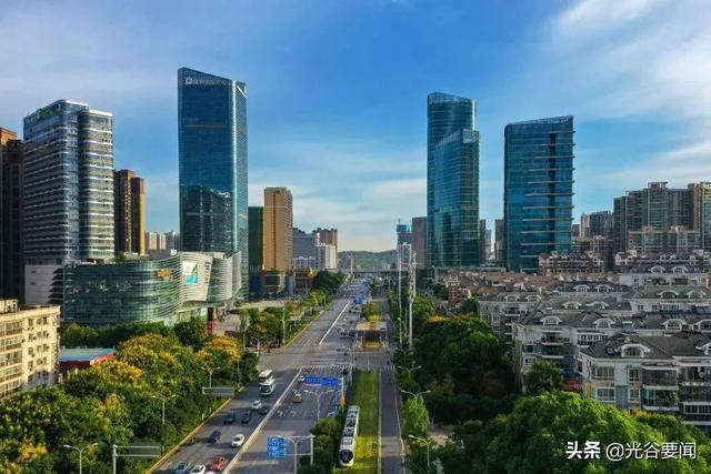 武汉万达广场现状，离交房仅剩半年工地却一直停工