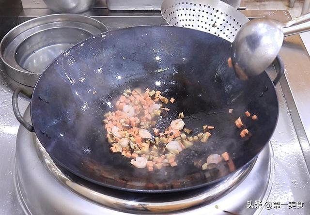 蛋炒饭的简单做法，蛋炒饭家常做法最简单新手（蛋炒饭家常做法）