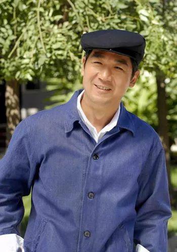 康熙微服私访记演员都是光头吗，康熙微服私访记演员近况