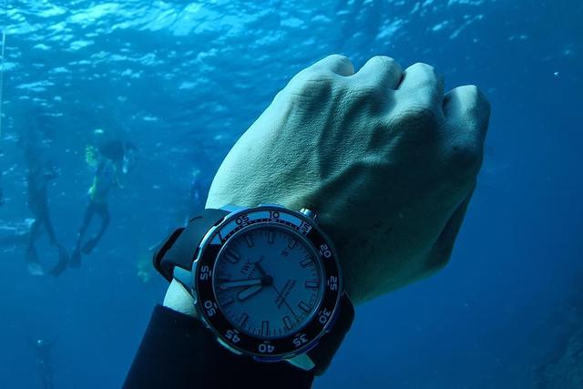 怎么样辨别手表蓝宝石的真假，蓝宝石常见仿品及其鉴别特征