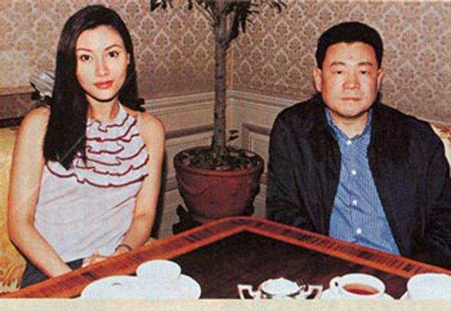 李嘉欣老公许晋亨，港圈李嘉欣和许晋亨婚姻内幕（李嘉欣一分未得原因被扒）