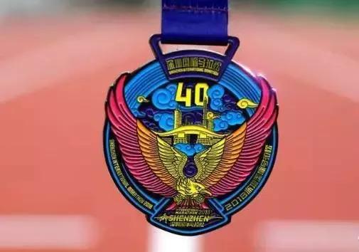 世界级马拉松奖牌，奖牌里也有皇室贵族