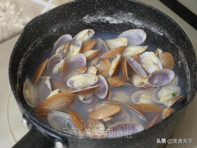 花蛤怎么炒又嫩又香，10分钟上桌鲜美滑嫩