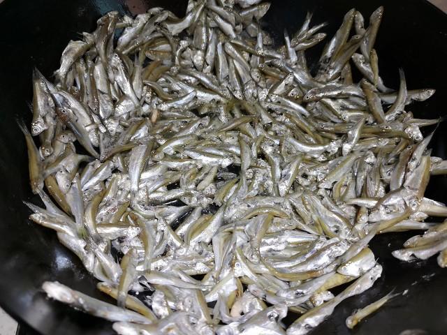 湖南特色之一好吃又下饭的火焙鱼是怎么做成的，湖南火焙鱼咋吃