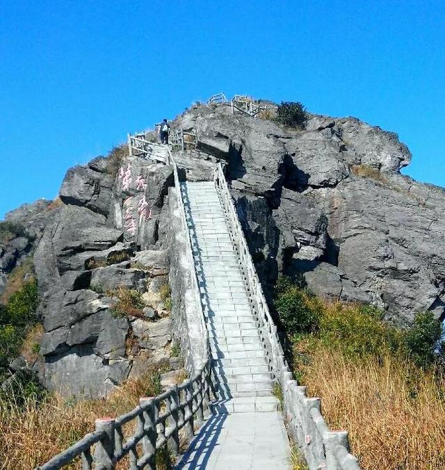 广东十座海拔最高的山，为什么都说广东人游广东先游广东第一峰