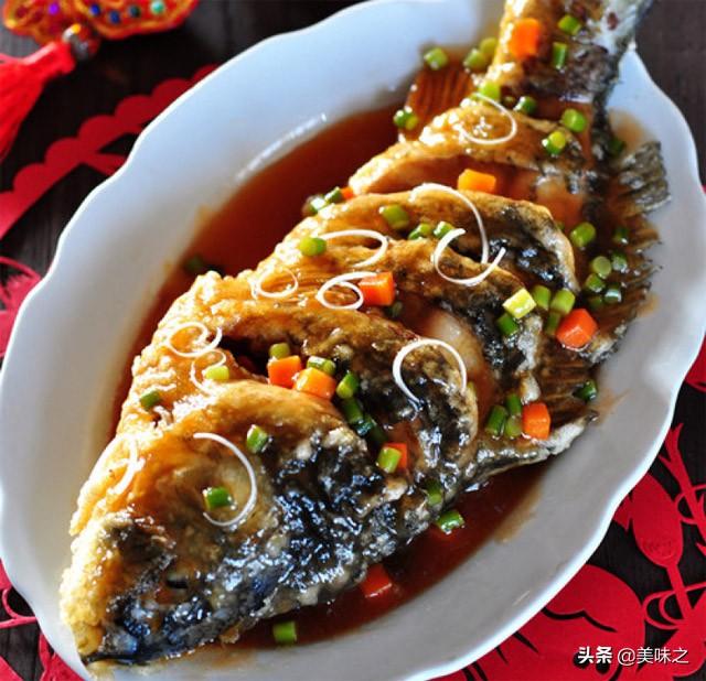 糖醋鱼的家常做法，怎样做糖醋鱼又简便又美味（大厨教你糖醋鱼的家常做法）