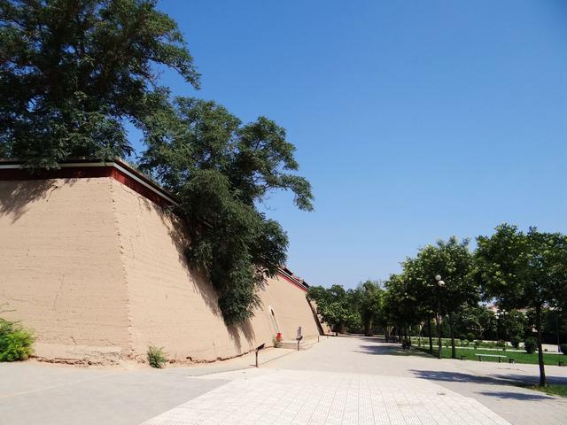 武威雷台汉墓穹窿顶，马踏飞燕横空出世