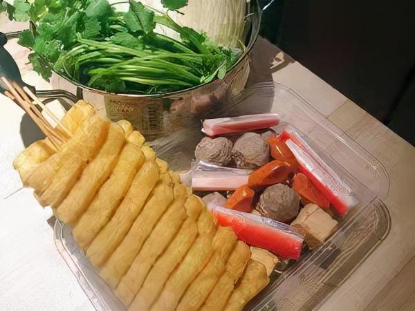 吃麻辣烫必备五种菜，婚外感情中男人追女人是一种什么样的心态