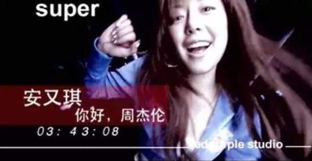 曾是最紅的超女冠軍，如今路邊舞台賣力演唱，商場走穴凍到直哆嗦 娛樂八卦吃瓜 第5张